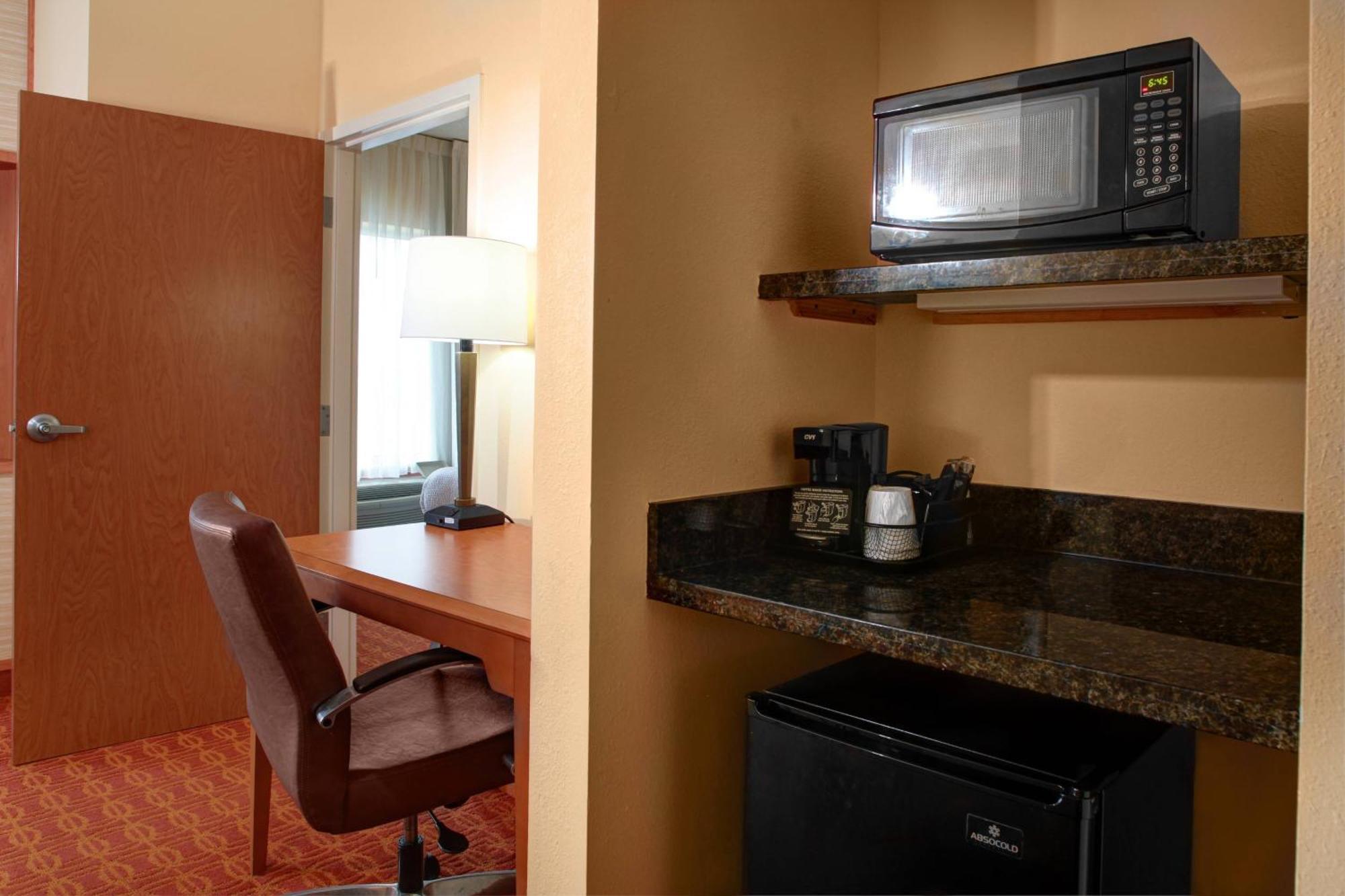 Fairfield Inn & Suites Atlanta Mcdonough Exterior photo